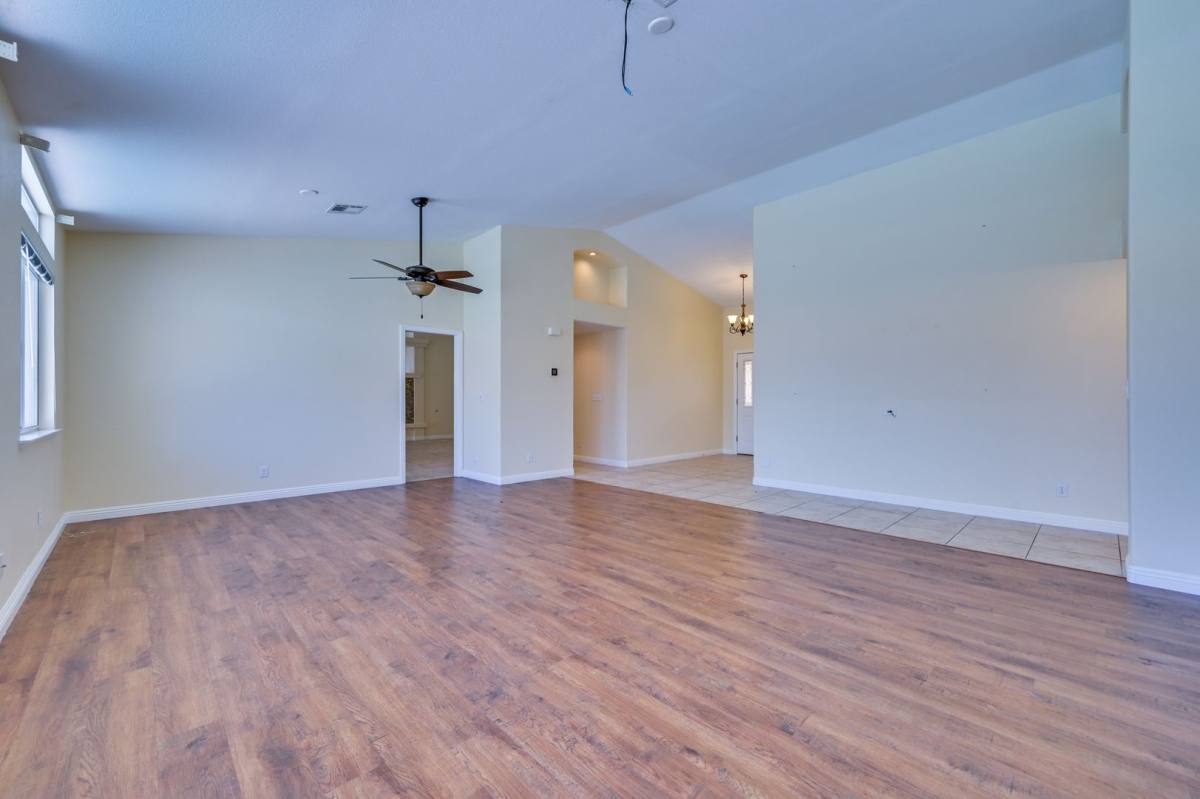 House for rent at 968 E Robindale Rd, Las Vegas, NV 89123