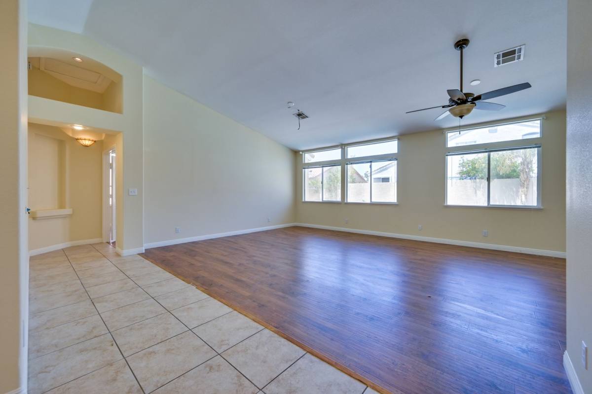 House for rent at 968 E Robindale Rd, Las Vegas, NV 89123