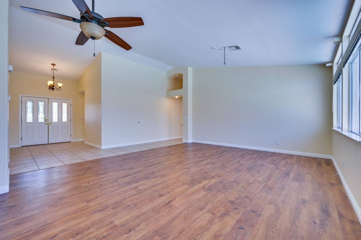 House for rent at 968 E Robindale Rd, Las Vegas, NV 89123