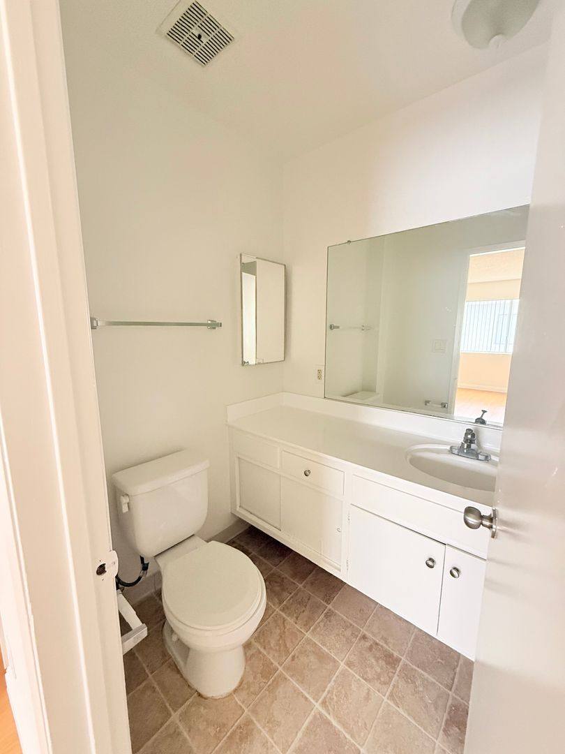 Apartment for rent at 178 S Oxford Ave, Los Angeles, CA 90004