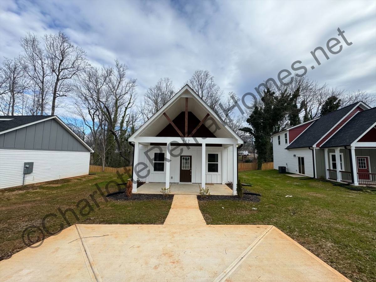House for rent at 512 N Mulberry St, Cherryville, NC 28021