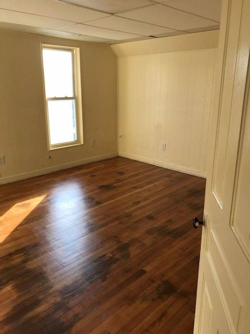 House for rent at 27 N Buena Vista St, Newark, OH 43055