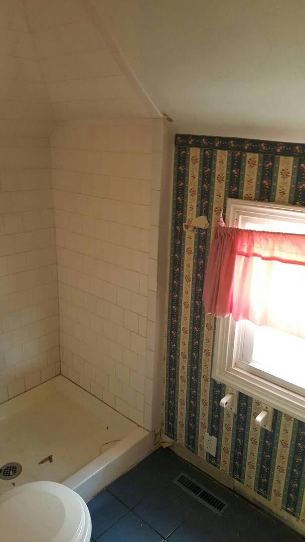 House for rent at 27 N Buena Vista St, Newark, OH 43055