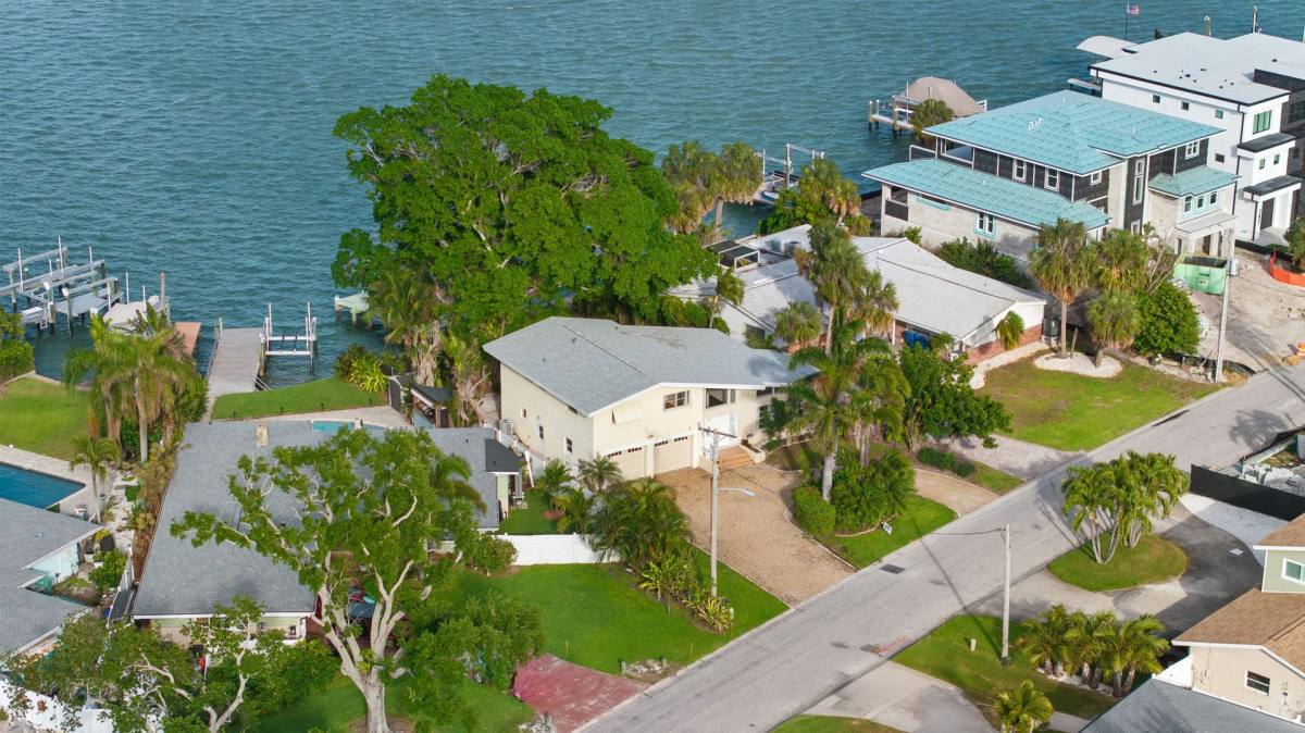 House for rent at 7887 9th Ave S, Saint Petersburg, FL 33707