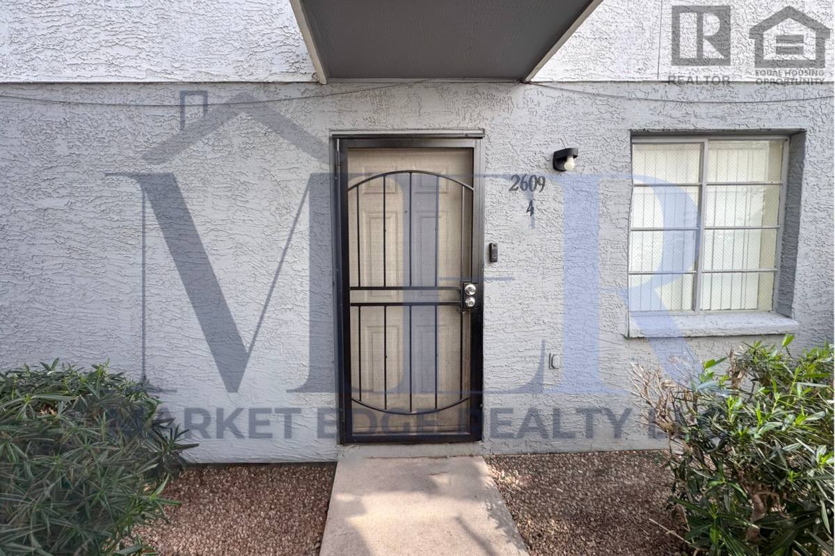 Townhouse for rent at 2609 W Ocotillo Rd, Phoenix, AZ 85017
