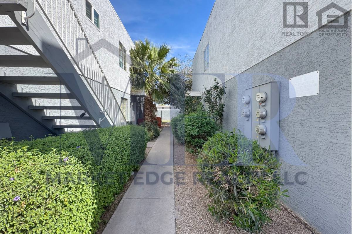 Townhouse for rent at 2609 W Ocotillo Rd, Phoenix, AZ 85017
