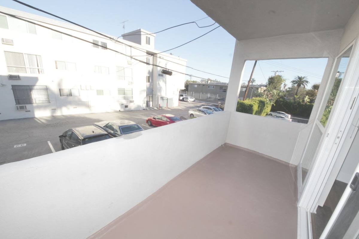 Apartment for rent at 3252 Overland Ave, Los Angeles, CA 90034