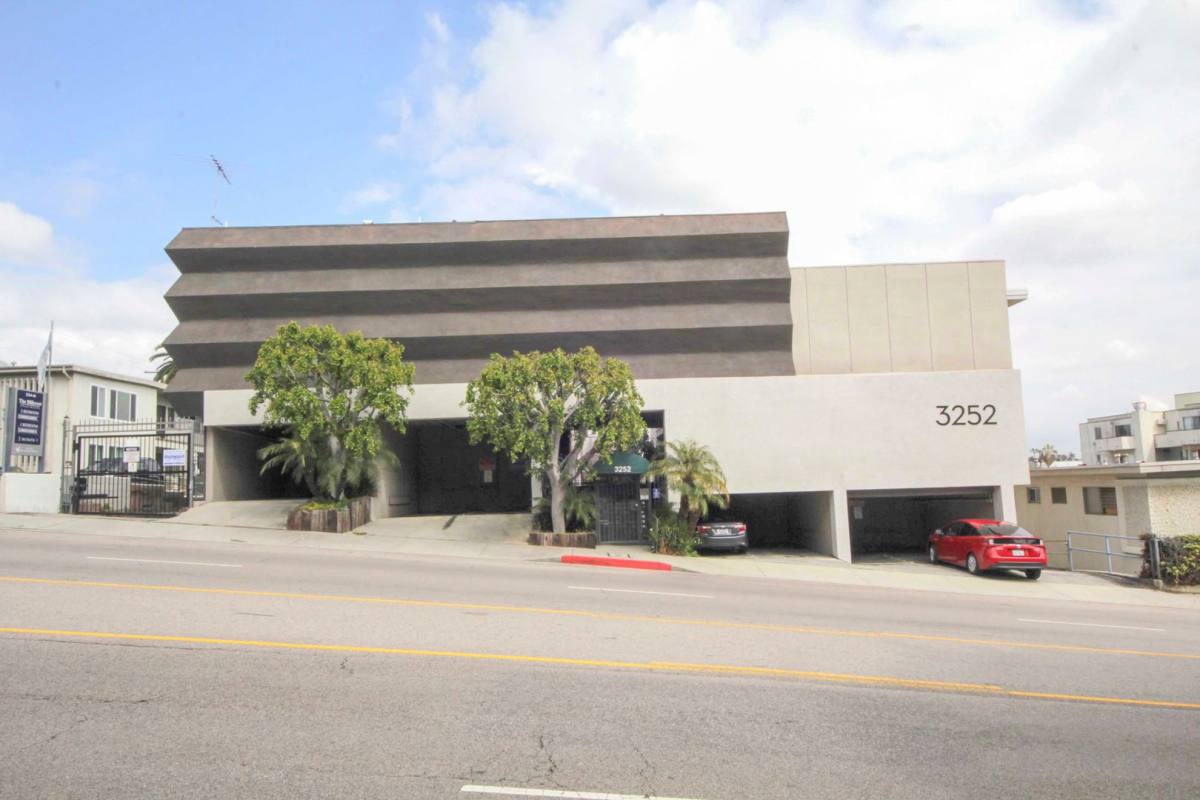 Apartment for rent at 3252 Overland Ave, Los Angeles, CA 90034