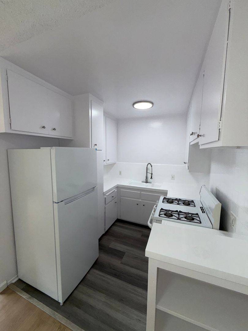 Apartment for rent at 3745 Delmas Terrace, Los Angeles, CA 90034