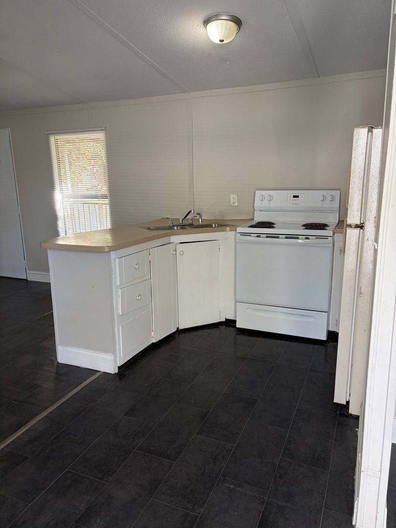 Apartment for rent at 707 E Francis St, Jacksonville, AL 36265