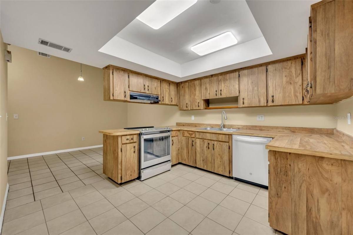 House for rent at 932 Robinhood Court, Maitland, FL 32751