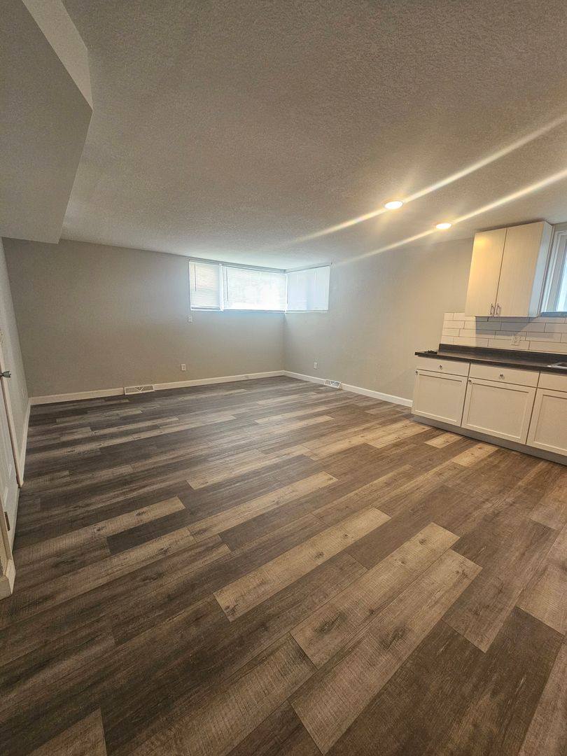 Apartment for rent at 223 E 35th St, Davenport, IA 52806