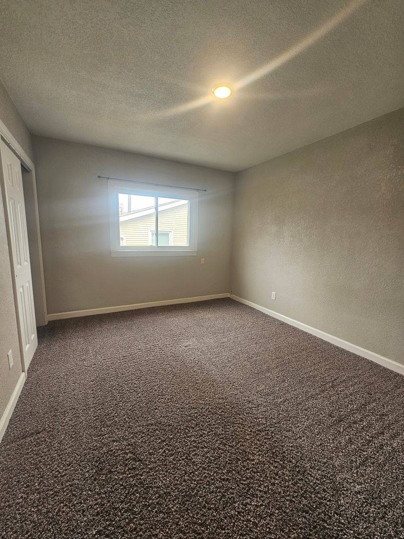 Apartment for rent at 223 E 35th St, Davenport, IA 52806