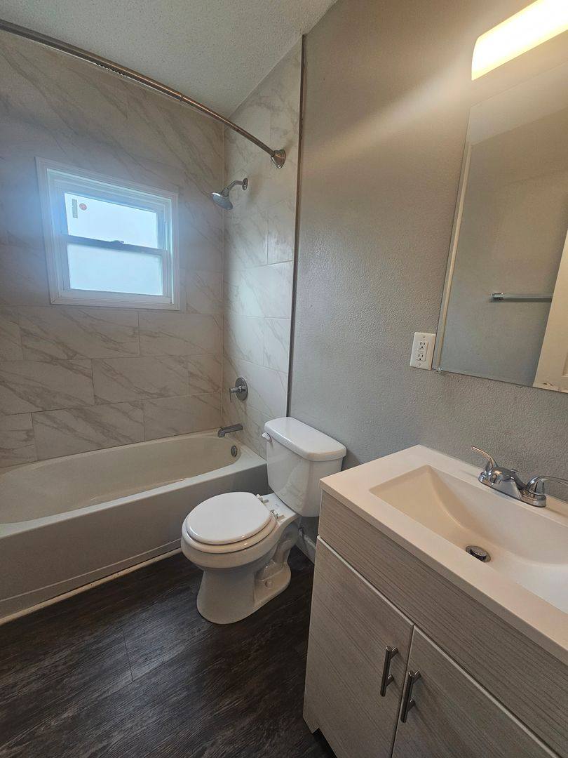 Apartment for rent at 223 E 35th St, Davenport, IA 52806