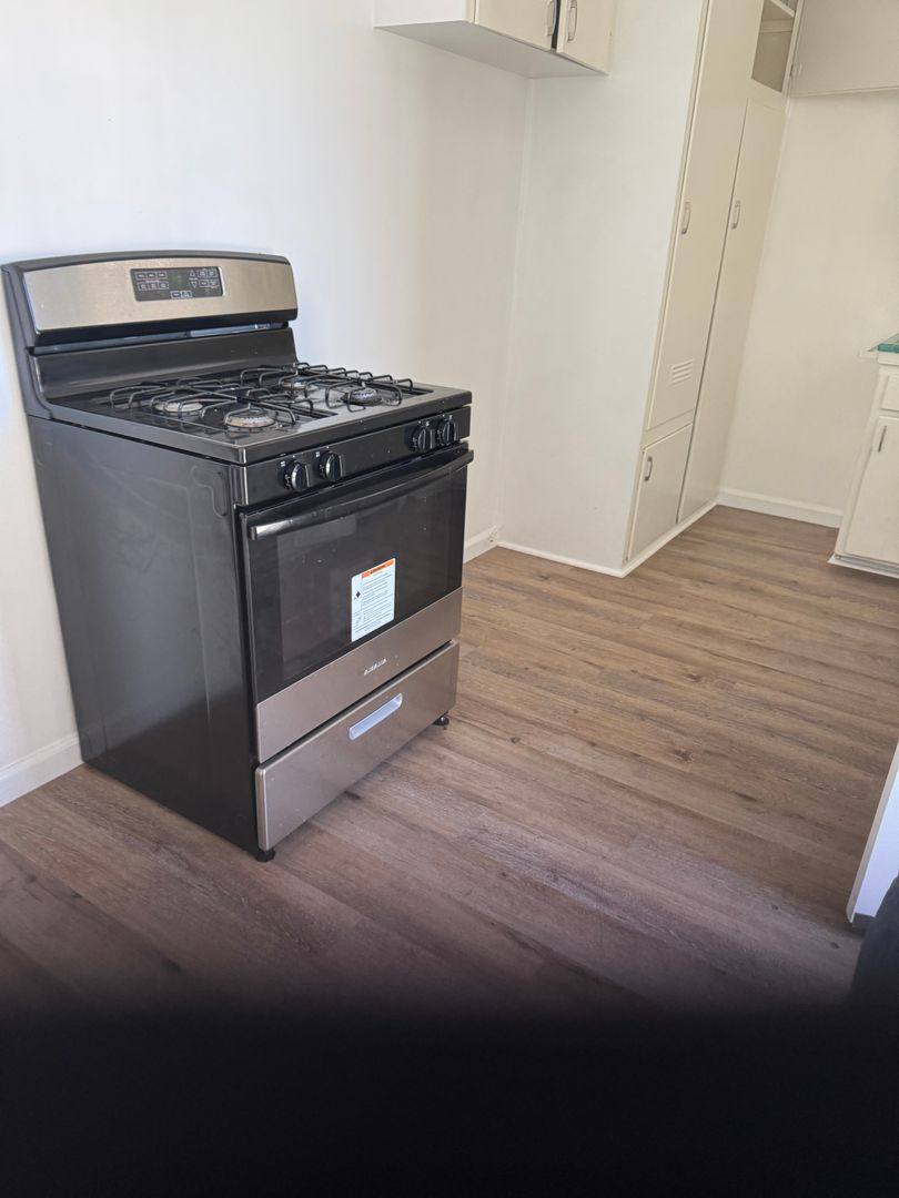 Apartment for rent at 929-943 W 7th St, San Pedro, CA 90731