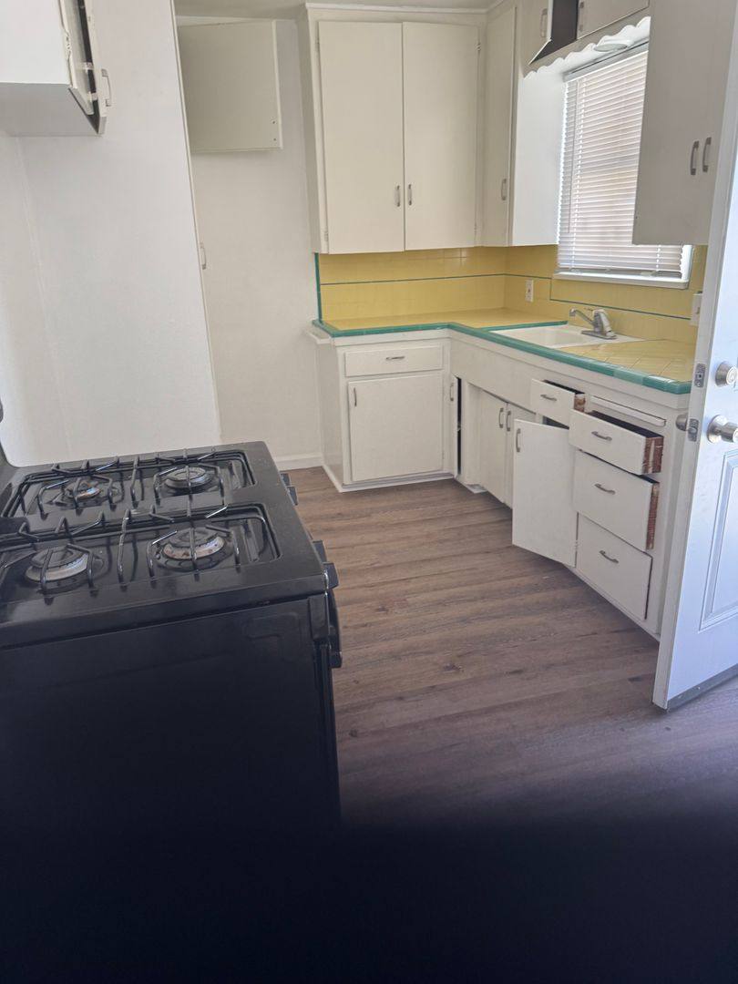 Apartment for rent at 929-943 W 7th St, San Pedro, CA 90731