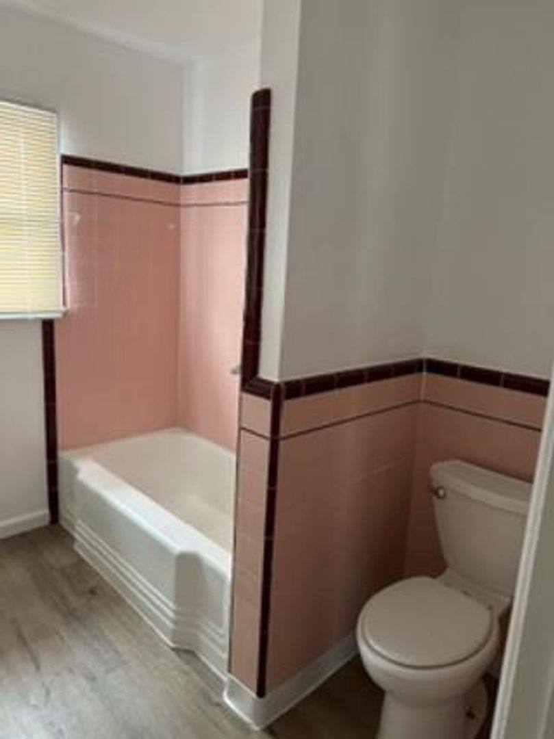 Apartment for rent at 929-943 W 7th St, San Pedro, CA 90731