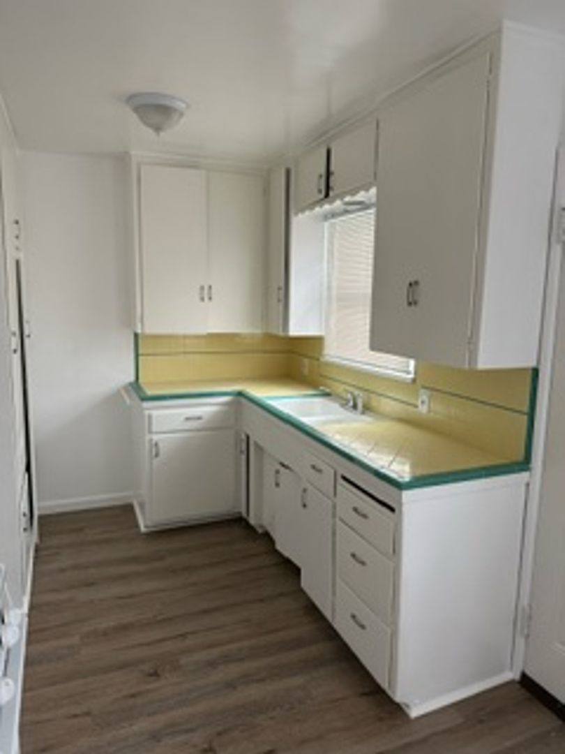 Apartment for rent at 929-943 W 7th St, San Pedro, CA 90731