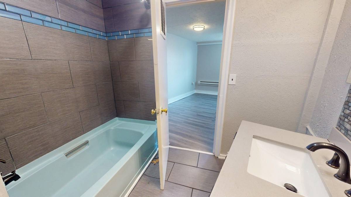 Apartment for rent at 2550 Elyria Ave, Lorain, OH 44055