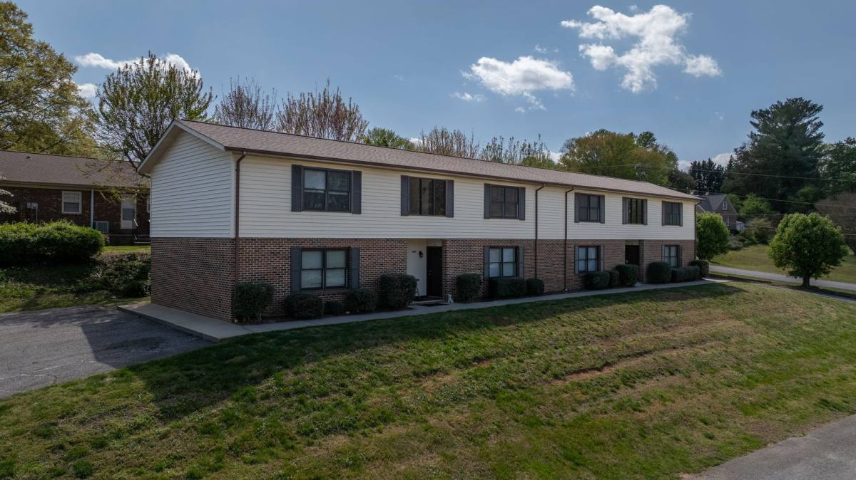 Condo for rent at 525 12th St SW #8, Hickory, NC 28602