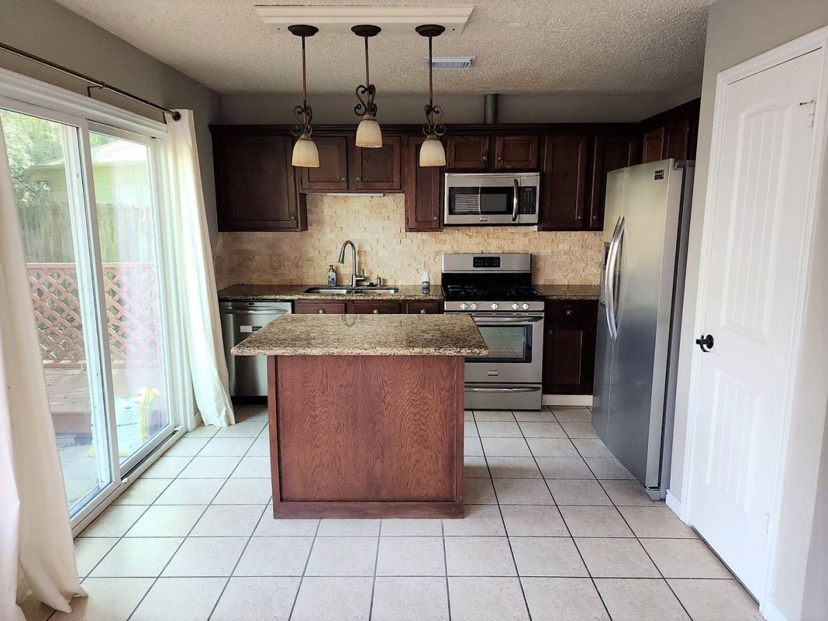 House for rent at 2402 Chestnut Mills Rd, Houston, TX 77067