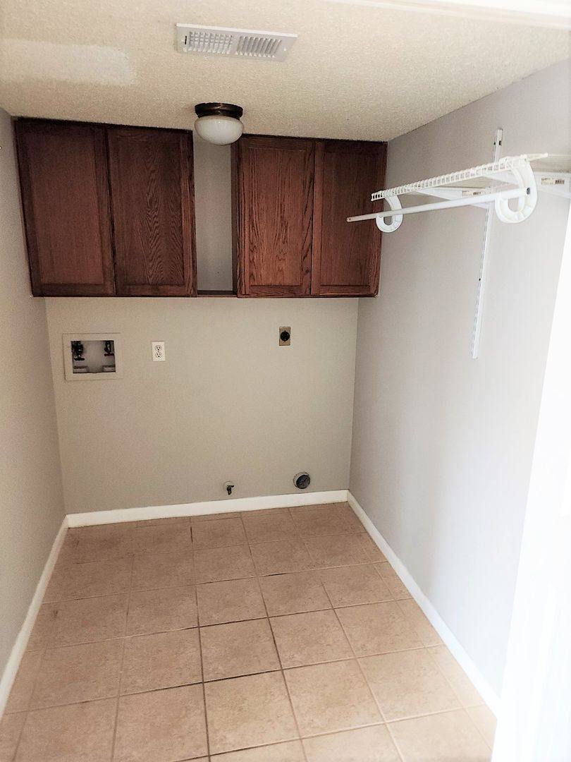 House for rent at 2402 Chestnut Mills Rd, Houston, TX 77067