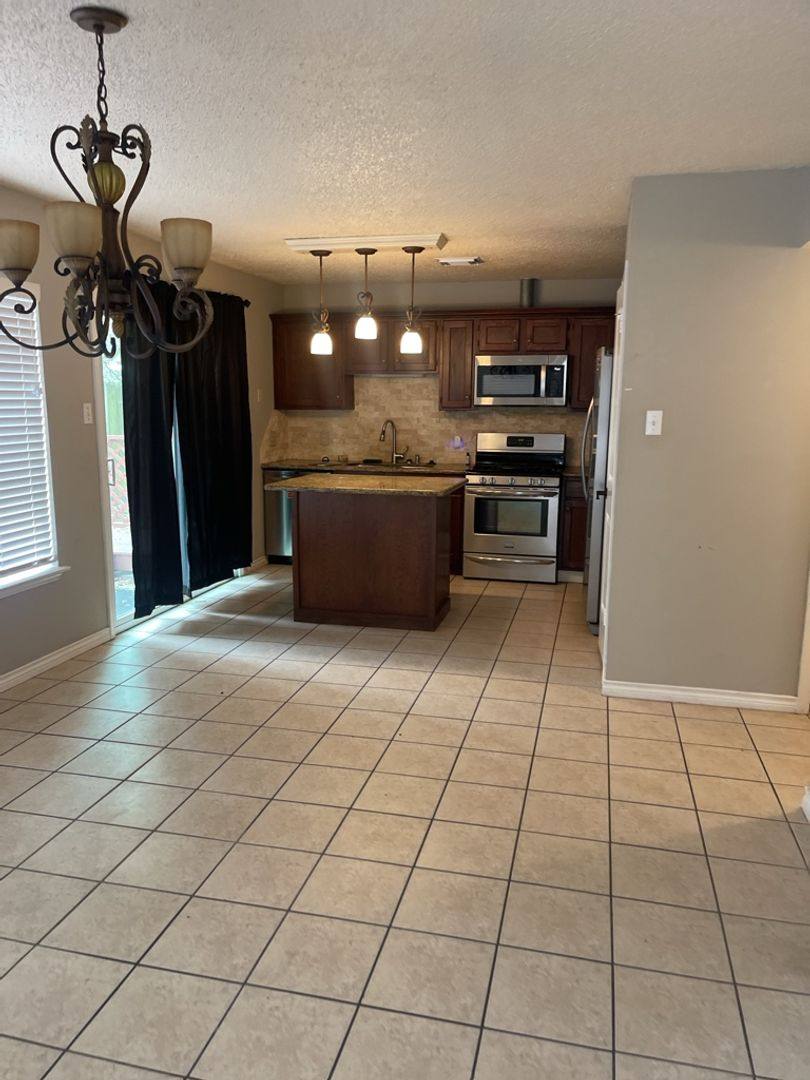 House for rent at 2402 Chestnut Mills Rd, Houston, TX 77067