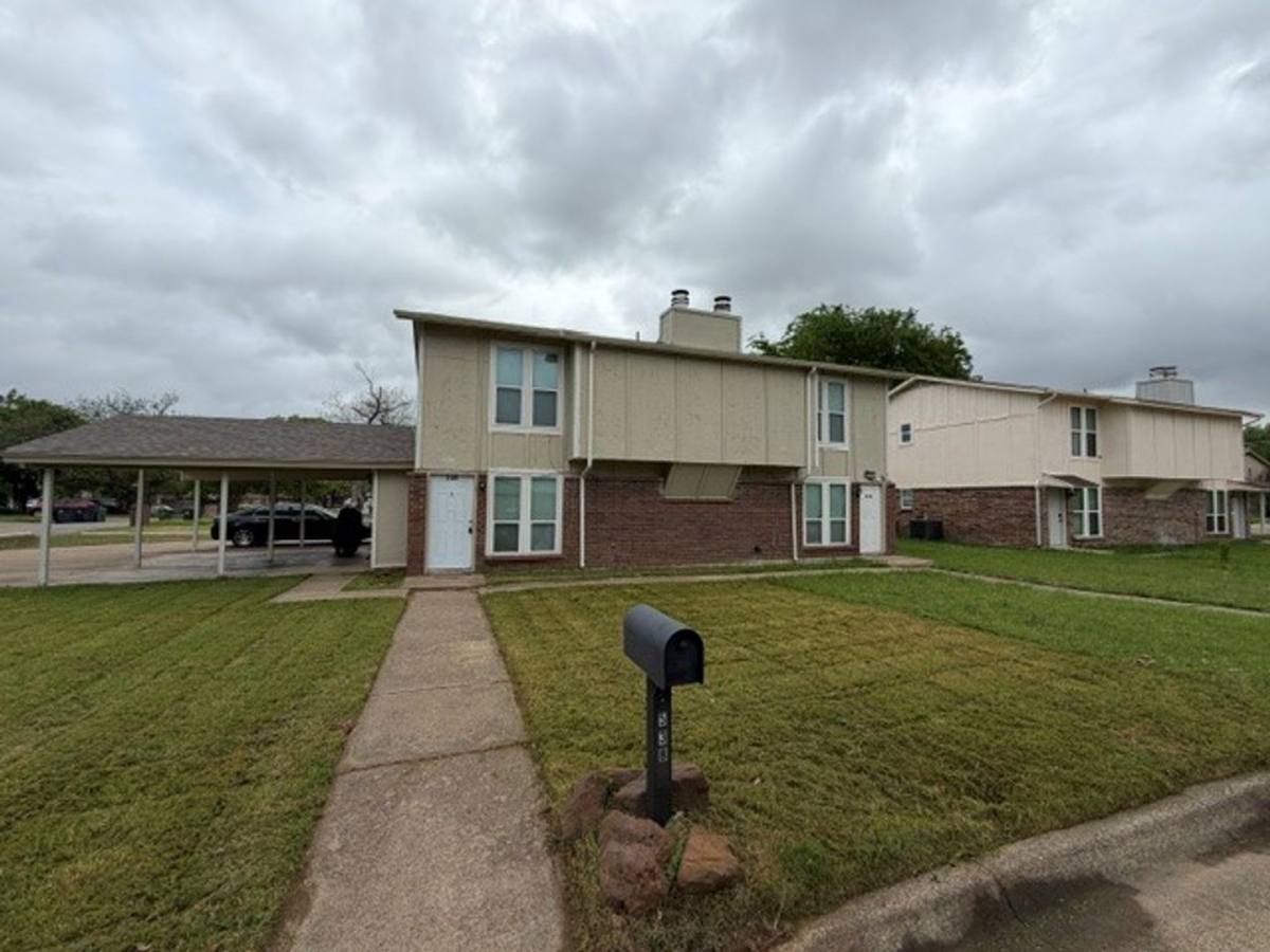 Townhouse for rent at 538 Norwood Circle E, Arlington, TX 76013