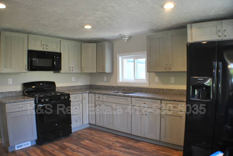 Apartment for rent at 611 Pennsylvania Ave #1, Irwin, PA 15642