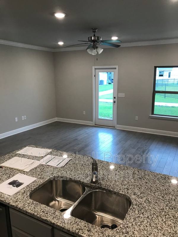 Townhouse for rent at 357 S E St, Pensacola, FL 32502