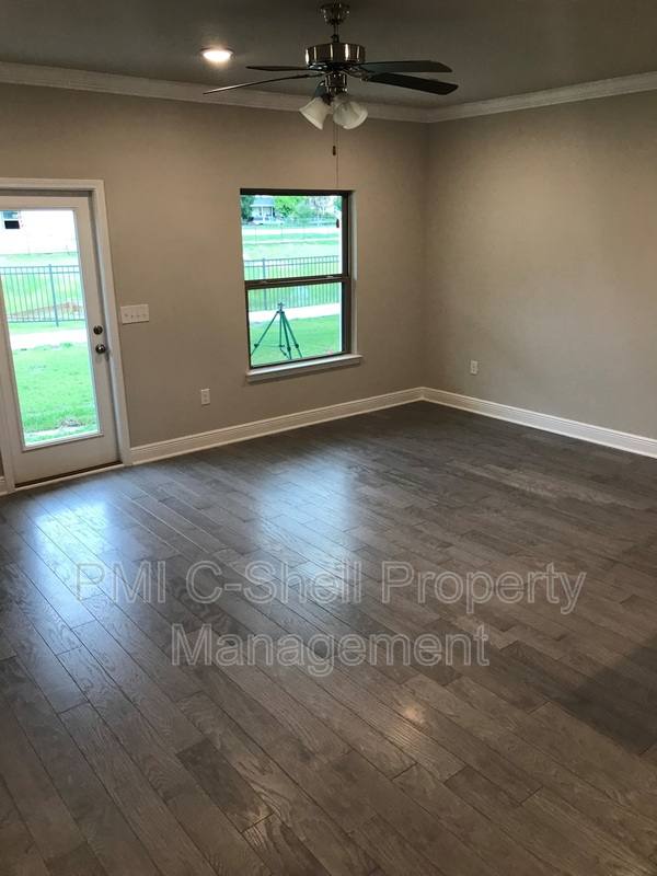 Townhouse for rent at 357 S E St, Pensacola, FL 32502
