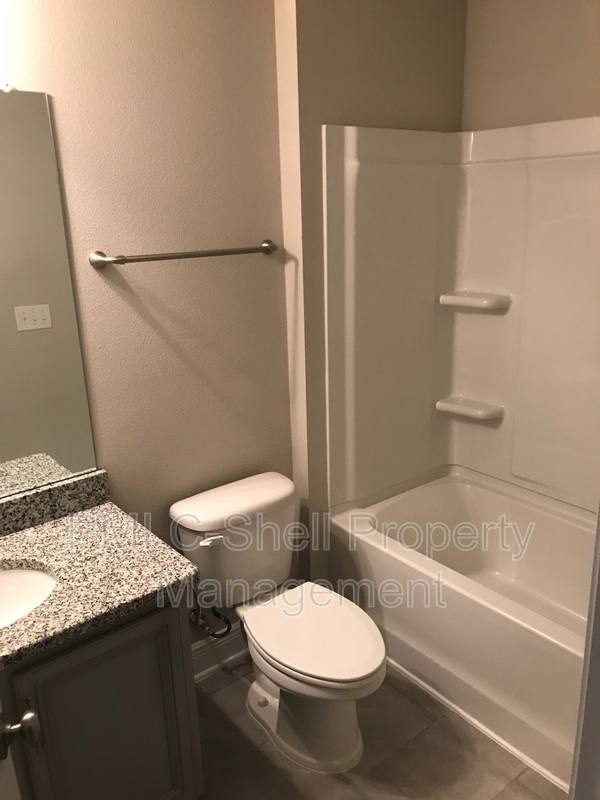 Townhouse for rent at 357 S E St, Pensacola, FL 32502