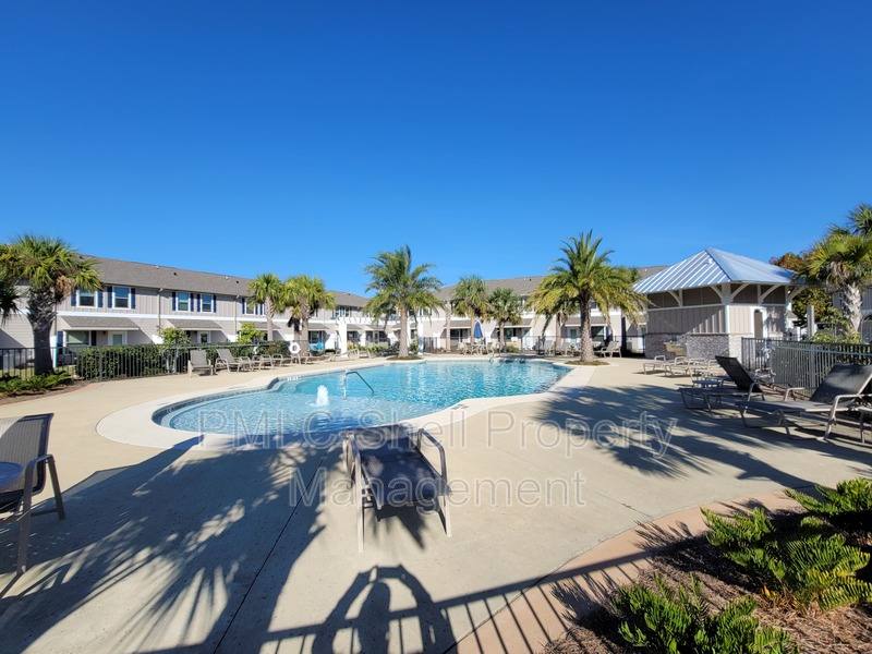 Townhouse for rent at 357 S E St, Pensacola, FL 32502