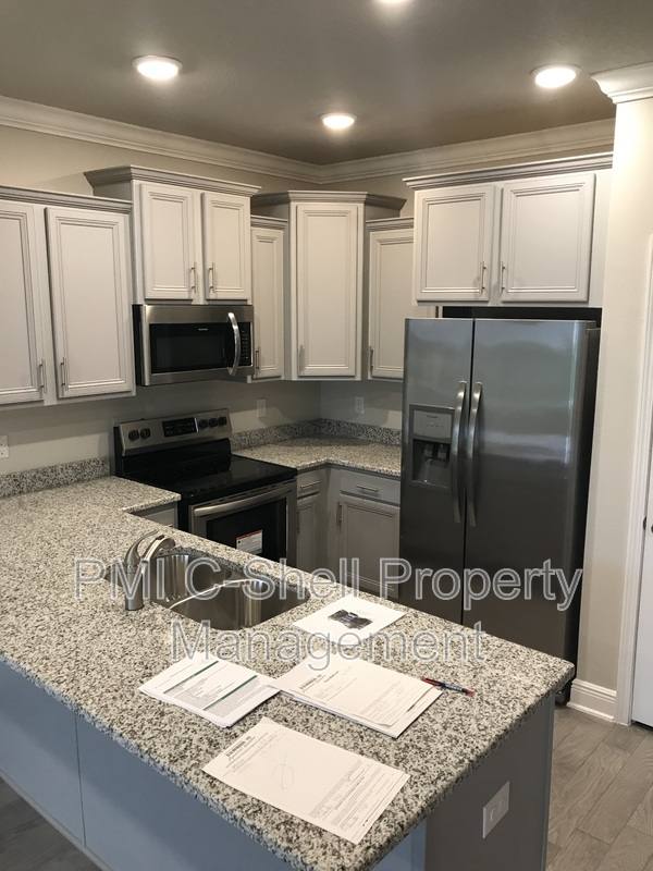 Townhouse for rent at 357 S E St, Pensacola, FL 32502