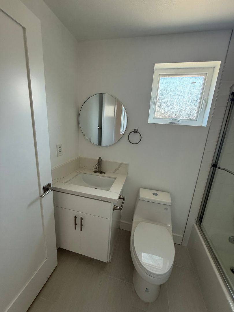 Apartment for rent at 1150 W 38th St, Los Angeles, CA 90037