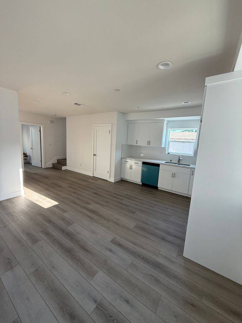 Apartment for rent at 1150 W 38th St, Los Angeles, CA 90037