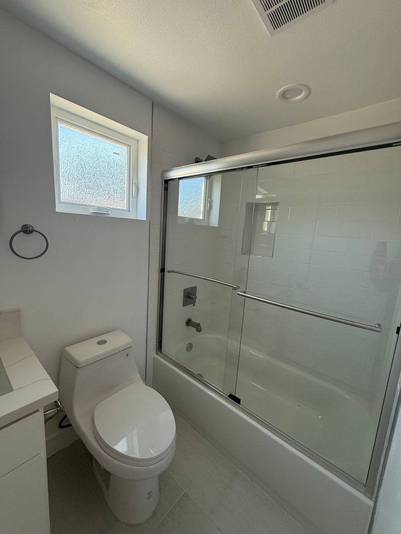 Apartment for rent at 1150 W 38th St, Los Angeles, CA 90037