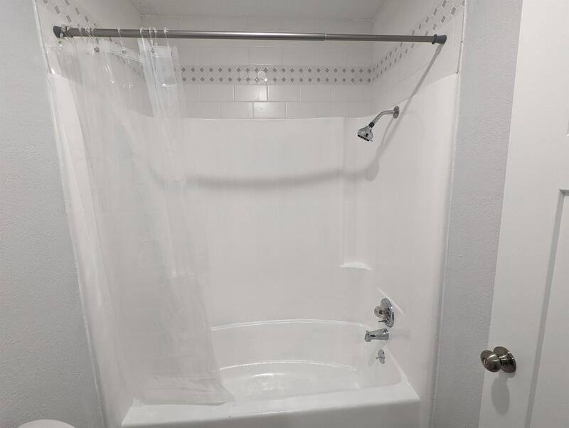Apartment for rent at 205 Oskaloosa St #206, Pella, IA 50219