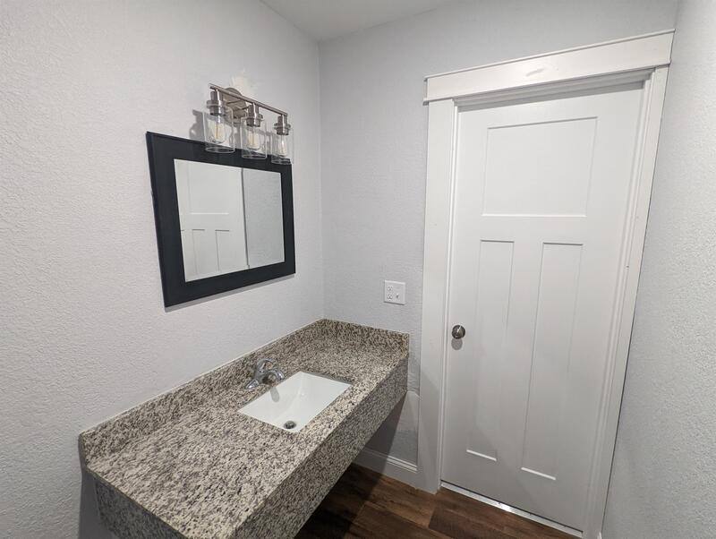 Apartment for rent at 205 Oskaloosa St #206, Pella, IA 50219