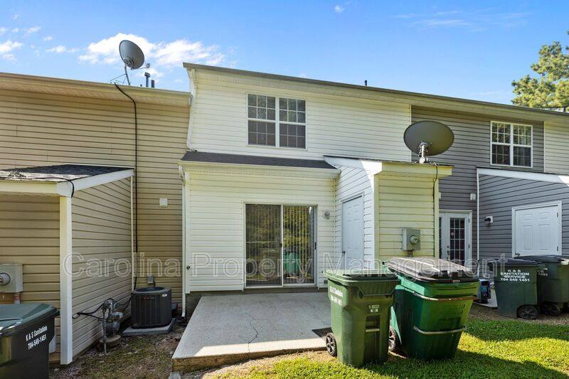 Townhouse for rent at 670 Emerald Cove Dr, Charlotte, NC 28262
