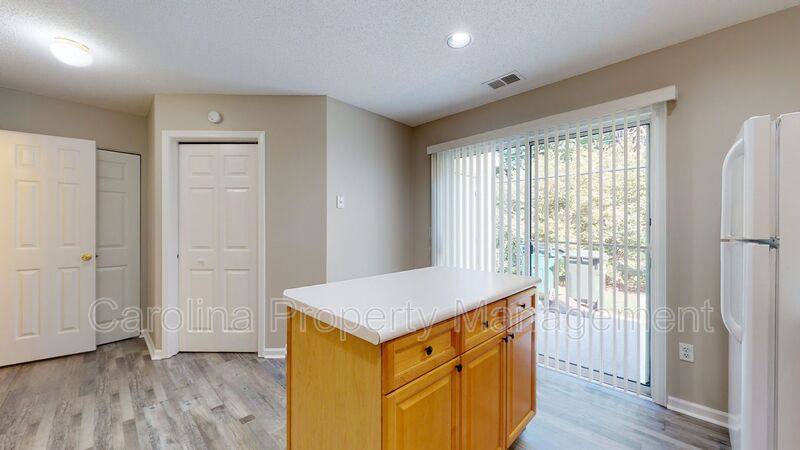 Townhouse for rent at 670 Emerald Cove Dr, Charlotte, NC 28262