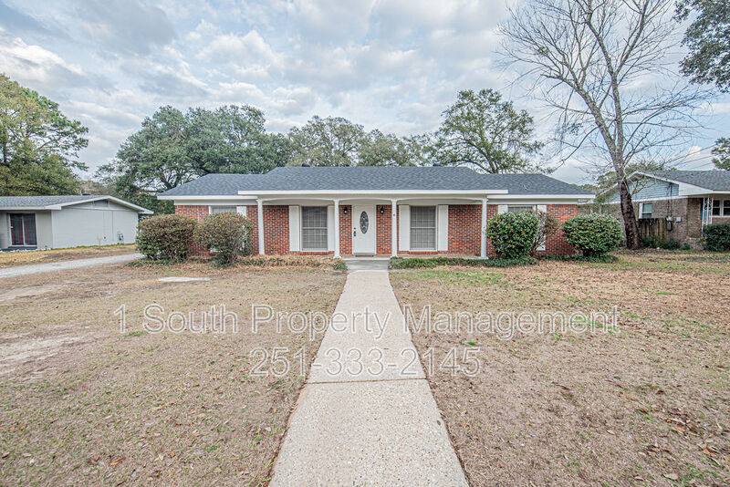 House for rent at 4361 Montclair Circle E, Mobile, AL 36693