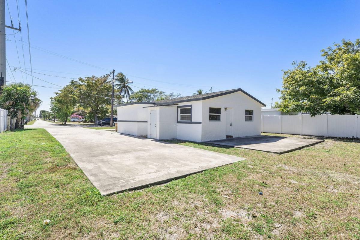 House for rent at 105 NW 7th Court, Deerfield Beach, FL 33441