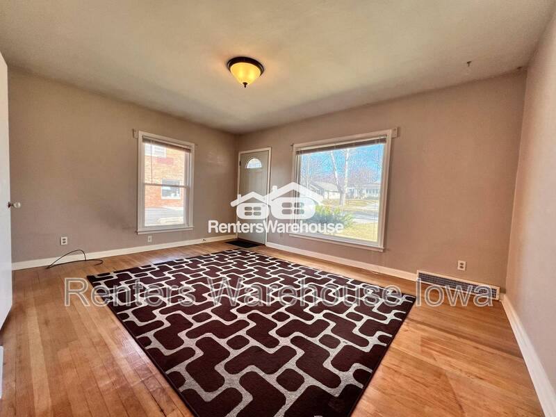 Apartment for rent at 1144 Polk Blvd, Des Moines, IA 50311