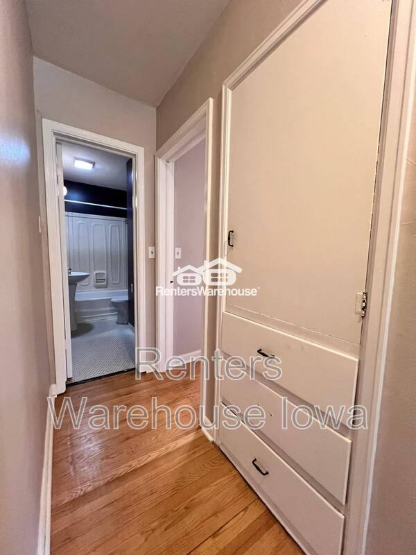 Apartment for rent at 1144 Polk Blvd, Des Moines, IA 50311