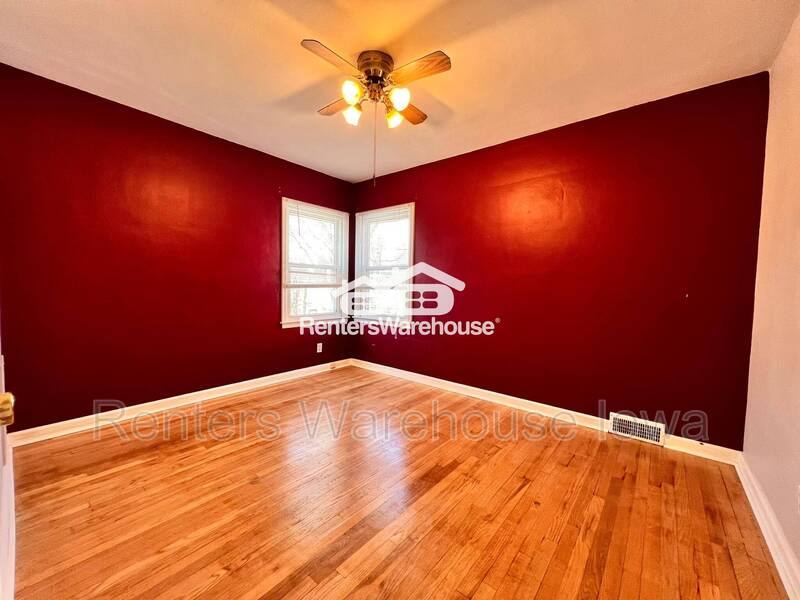 Apartment for rent at 1144 Polk Blvd, Des Moines, IA 50311