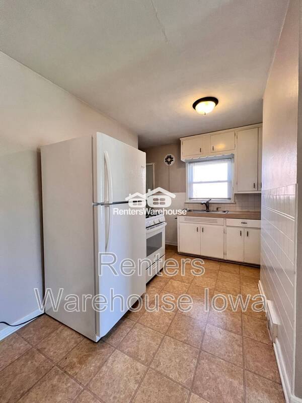 Apartment for rent at 1144 Polk Blvd, Des Moines, IA 50311