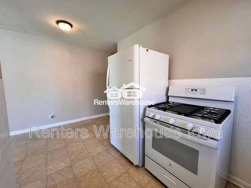 Apartment for rent at 1144 Polk Blvd, Des Moines, IA 50311