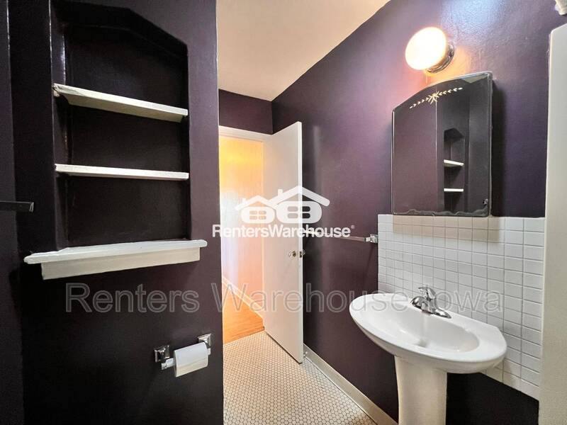 Apartment for rent at 1144 Polk Blvd, Des Moines, IA 50311