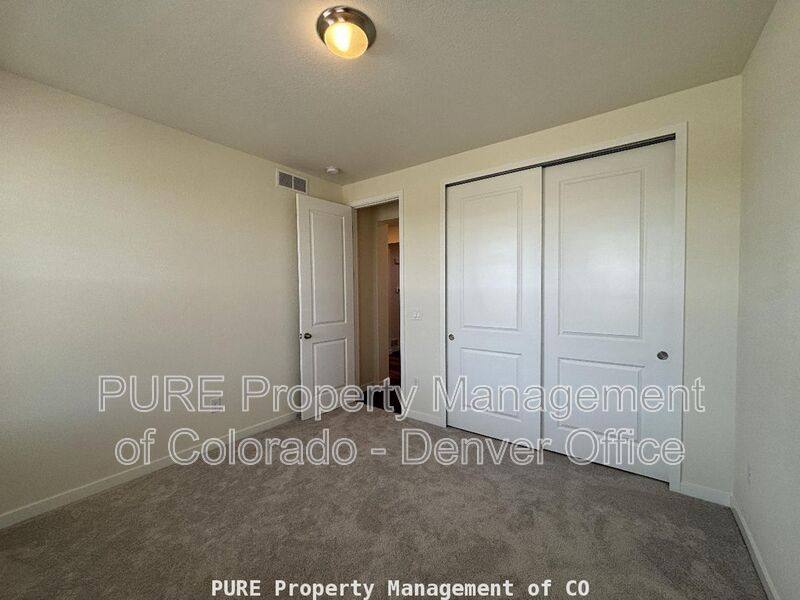 House for rent at 933 S Eaton Park Way, Aurora, CO 80018